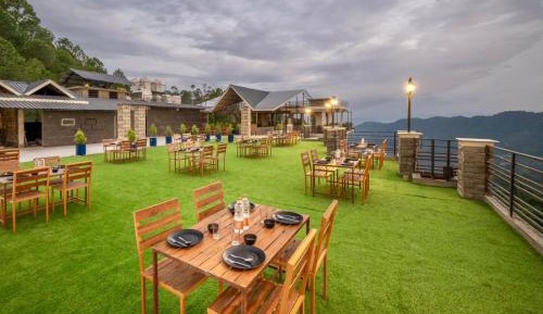 Three-Bedroom Apartment with Mountain View