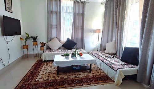 Two-Bedroom Apartment with Mountain View