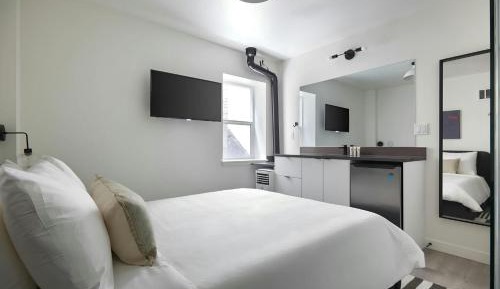 Queen Room - Lower Level