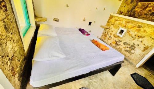 Deluxe Double Room (2 Adults + 1 Child)