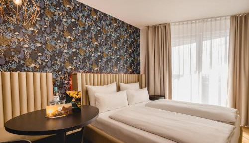 Standard Queen Room