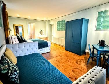 Deluxe King Suite