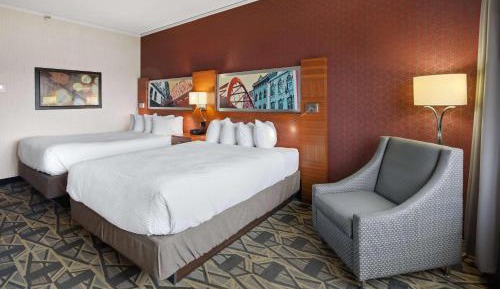 Queen Room with Two Queen Beds  River View- Non-Smoking