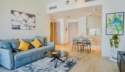 One-Bedroom Apartment with Balcony
