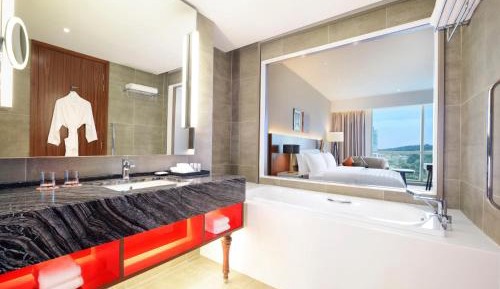 2 Twin/Single Beds, Golf Course View, Guest Room