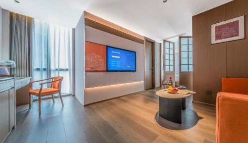 Queen Room with Spa Bath