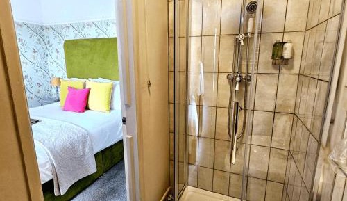 Deluxe Double Room with Shower