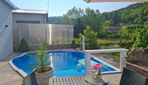 Deluxe One-Bedroom Apartment with Garden View
