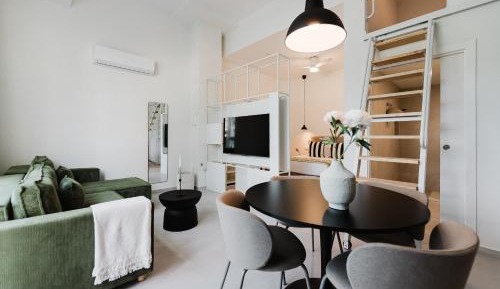 Deluxe Two-Bedroom Apartment with Garden View