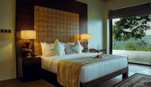 Deluxe Double Room with complimentary High Tea, Room Upgrade based on availability, Speciality Dining Experience, Guided Tea Bush Walk and Tea Factory Visit