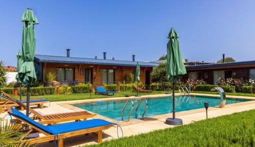 Bungalow with Garden View