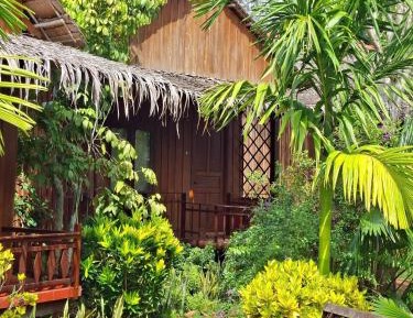 Deluxe Double Room (2 Adults + 1 Child)