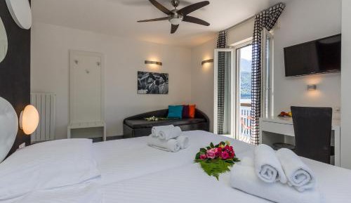 Double with Balcony and Lake View 