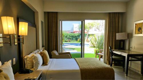Double Room with Pool View