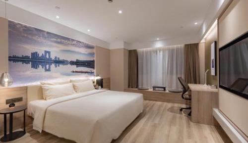 Deluxe Queen Room