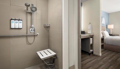 One-Bedroom Queen Suite - Disability Access