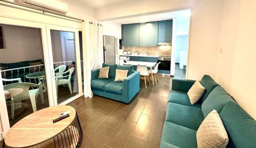 Two-Bedroom Deluxe Apartment with Balcony