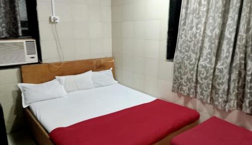 Basic Triple Room with Shared Bathroom