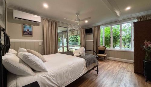 Queen Room with Pool View