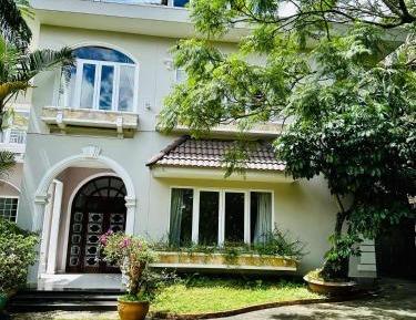 Five-Bedroom Apartment