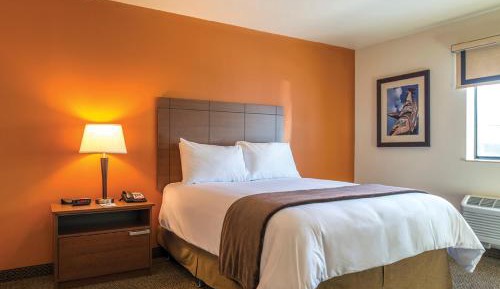 Queen Room - Mobility Accessible