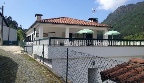 Apartment with Mountain View