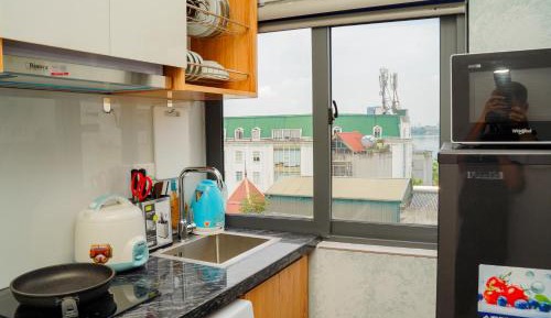 Three-Bedroom Apartment with Balcony