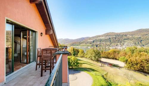 Two-Bedroom Apartment with Mountain View