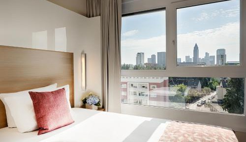 Queen Room with City View