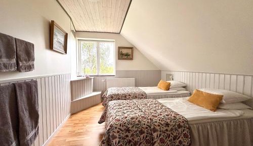 Standard Twin Room with Shared Bathroom