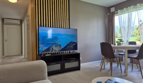 Deluxe Two-Bedroom Apartment with Garden View