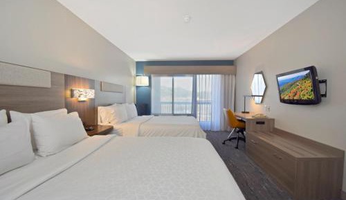 Standard Queen Room with Two Queen Beds and Balcony