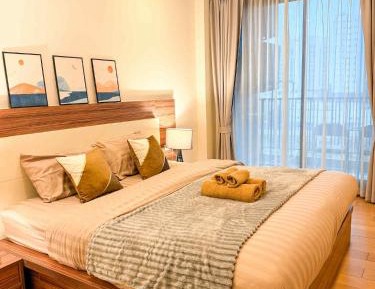 Deluxe One-Bedroom Apartment