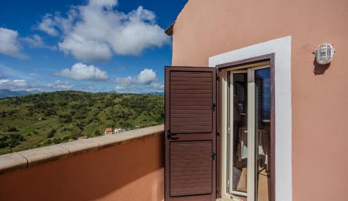 Two-Bedroom Apartment with Mountain View