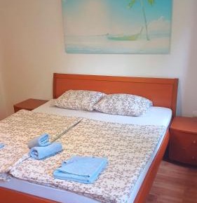 Four-Bedroom Apartment with Balcony 