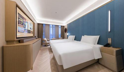 Deluxe Double Room (2 Adults + 1 Child)