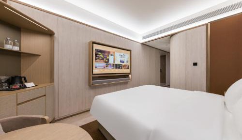 Deluxe Room (2 Adults + 1 Child)