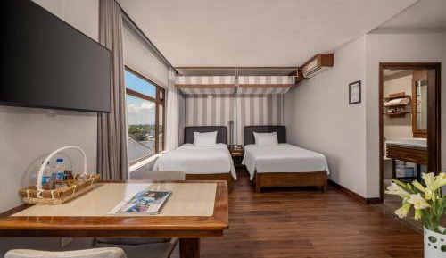 Deluxe Studio Twin Room with City View (Complimentary One-time Mini-bar)