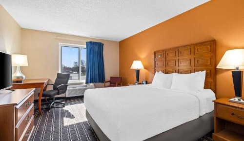 Queen Room with Bath Tub - Mobility Accessible/Non-Smoking