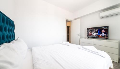 One-Bedroom Apartment with Balcony