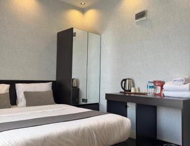 Studio with Spa Bath