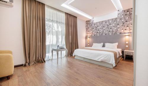 Large Double or Twin Room