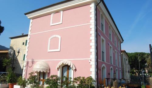 One-Bedroom Apartment with Sea View