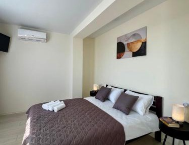 Superior One-Bedroom Apartment with Balcony