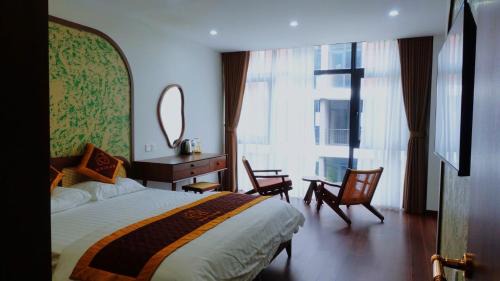 Queen Room with Balcony