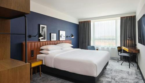 Superior King Room with City View