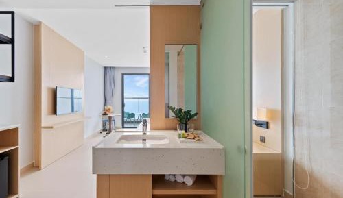 Queen Room with Pool View