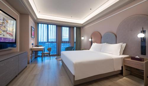 Deluxe King Room