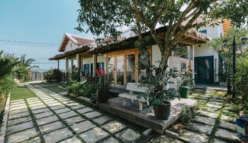 Villa with Garden View