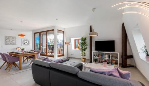 Superior One-Bedroom Apartment with Balcony